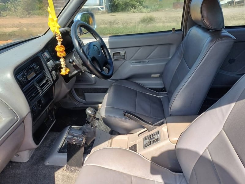 Isuzu Dragon 4 ประตู เครื่อง 2.5 ปี45 