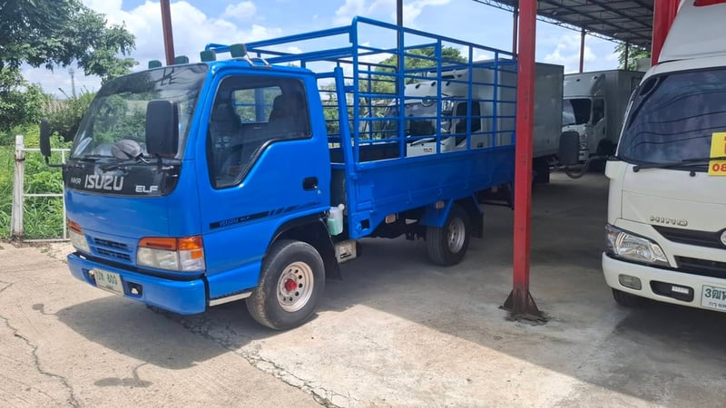 Isuzu NKR รถปี48 มีลิฟท้าย กระบะยาว3.50 ม. กระบะกว้าง 1.84 ม. Isuzu NKR รถปี48 มีลิฟท้าย กระบะยาว3.50 ม. กระบะกว้าง 1.84 ม.