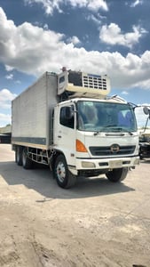 HINO สิบล้อ ตู้ห้องเย็น ฮีโน่เมก้า 260แรง เพลาเดียว รถบรรทุก 10ล้อ ตู้เย็น ปี2010