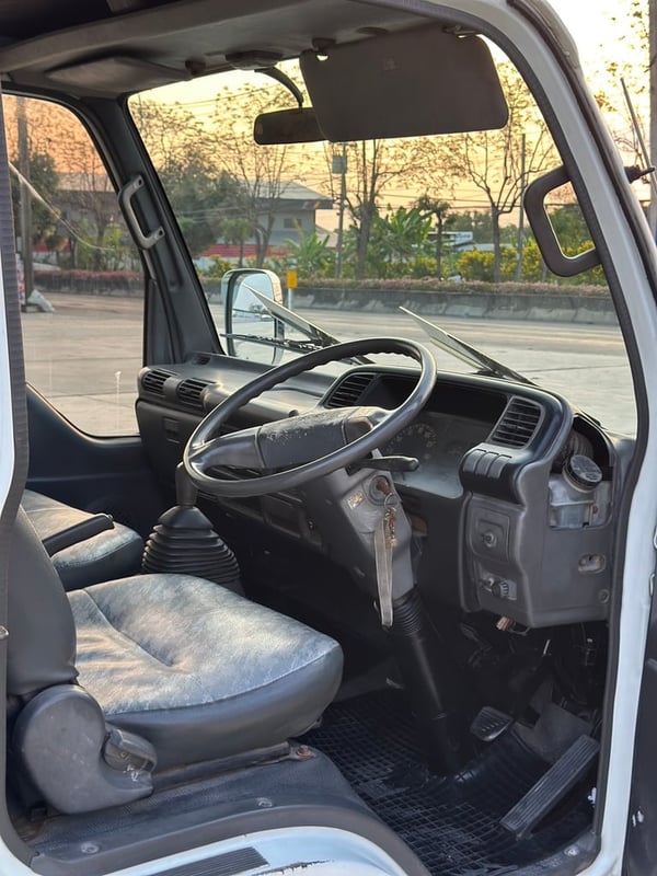 ISUZU NKR หัวการ์ตูน (รถห้างแท้) ISUZU NKR หัวการ์ตูน (รถห้างแท้)