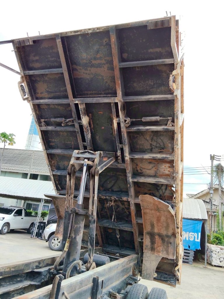 รถเครน HINO FC 155 ปี 63 กระบะดั้ม  ราคา 990,000 บาท 