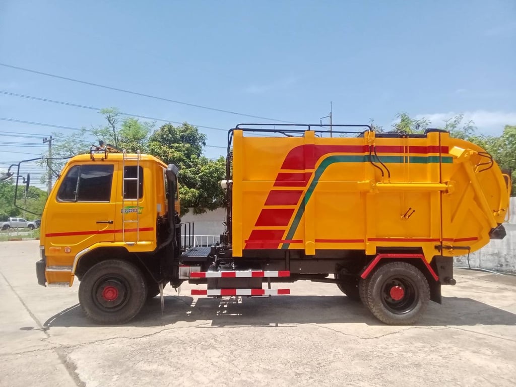 นิสสัน 6ล้อ PKB220แรง ยูโร2 รถขยะ ปี45 ราคา 650,000 บาท