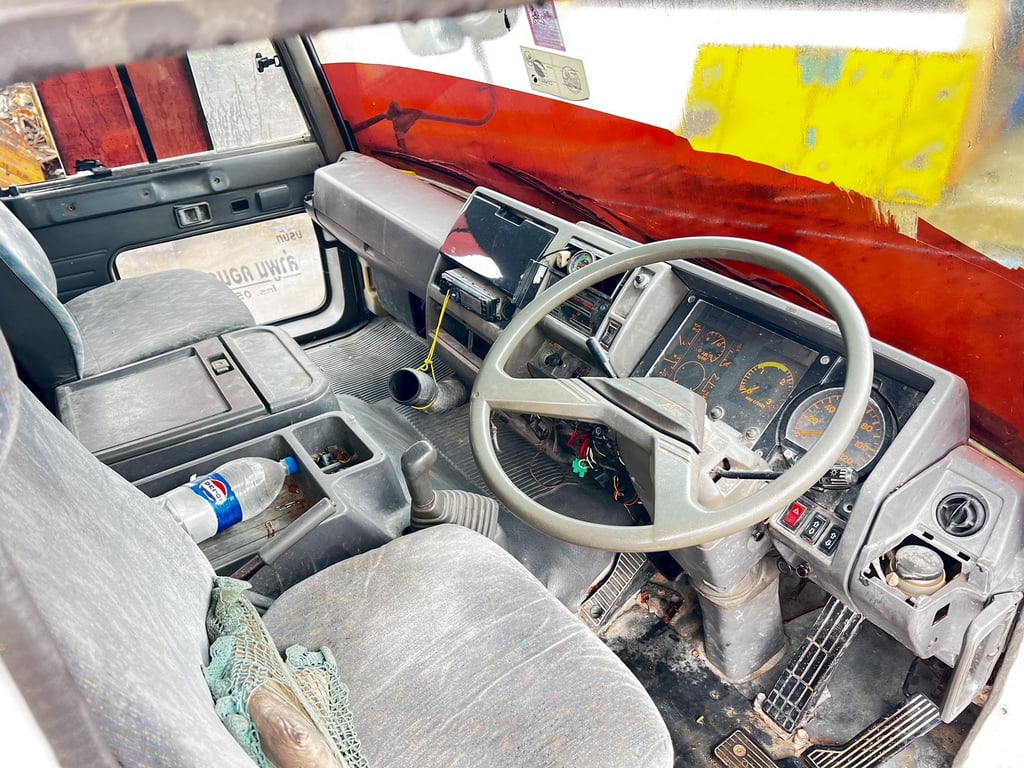 Hino 270 แรง โม่ปูน ปี 48 Hino 270 แรง โม่ปูน ปี 48