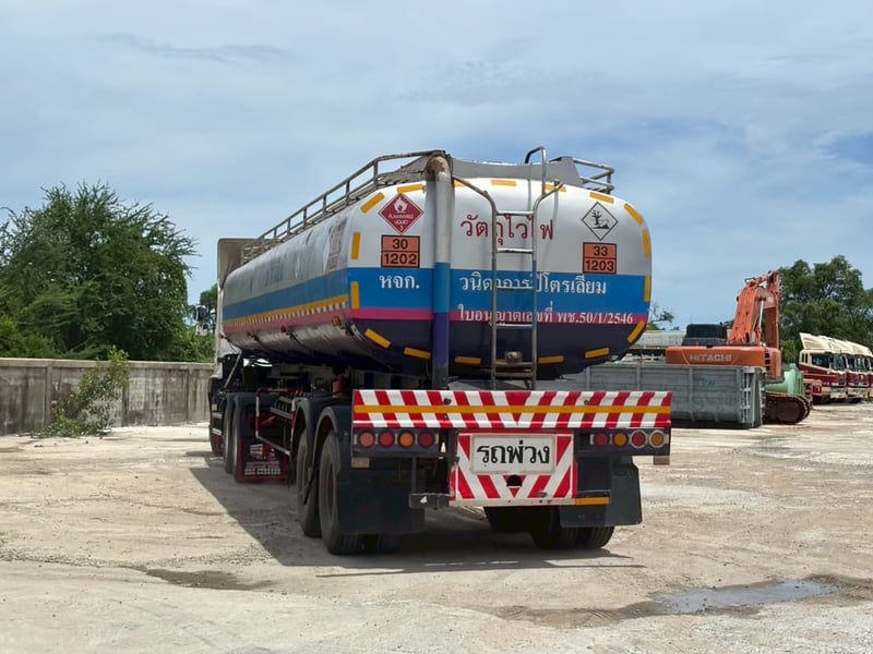 หางแท็งค์น้ำมัน 2 เพลา ปี40 ราคา 250,000 บาท 