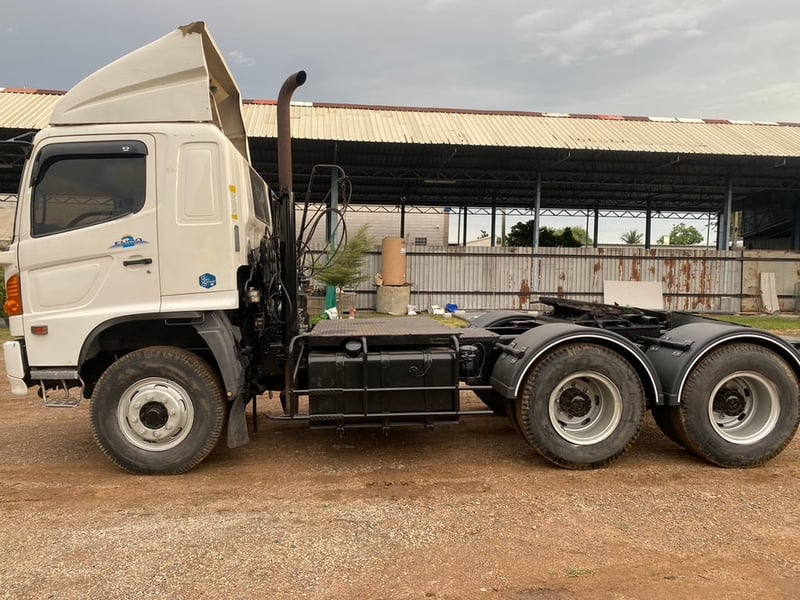 ฮีโน่เมก้า หัวลาก 320แรง ปี 2547 ราคา 520,000 บาท