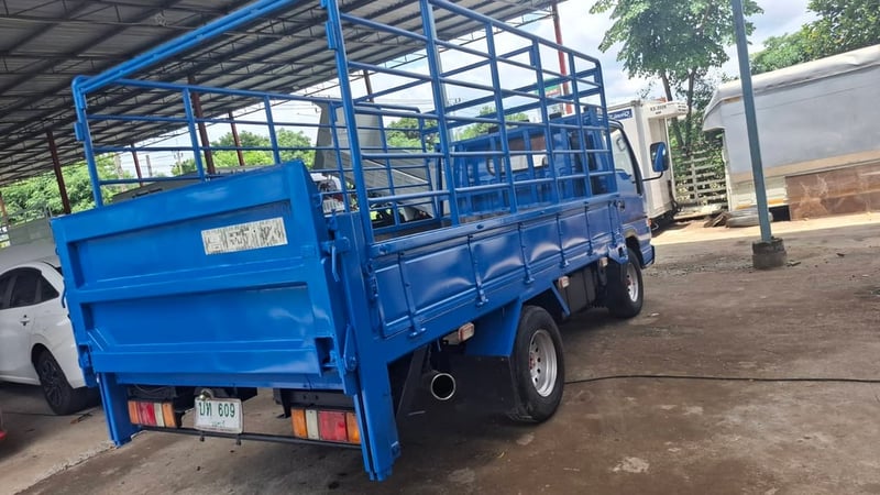 Isuzu NKR รถปี48 มีลิฟท้าย กระบะยาว3.50 ม. กระบะกว้าง 1.84 ม. Isuzu NKR รถปี48 มีลิฟท้าย กระบะยาว3.50 ม. กระบะกว้าง 1.84 ม.