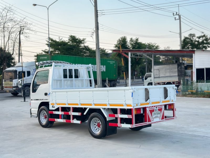  ISUZU NKR หัวการ์ตูน กระบะคาร์โก้เปิดได้ 3 ด้าน เครื่อง 120 แรง