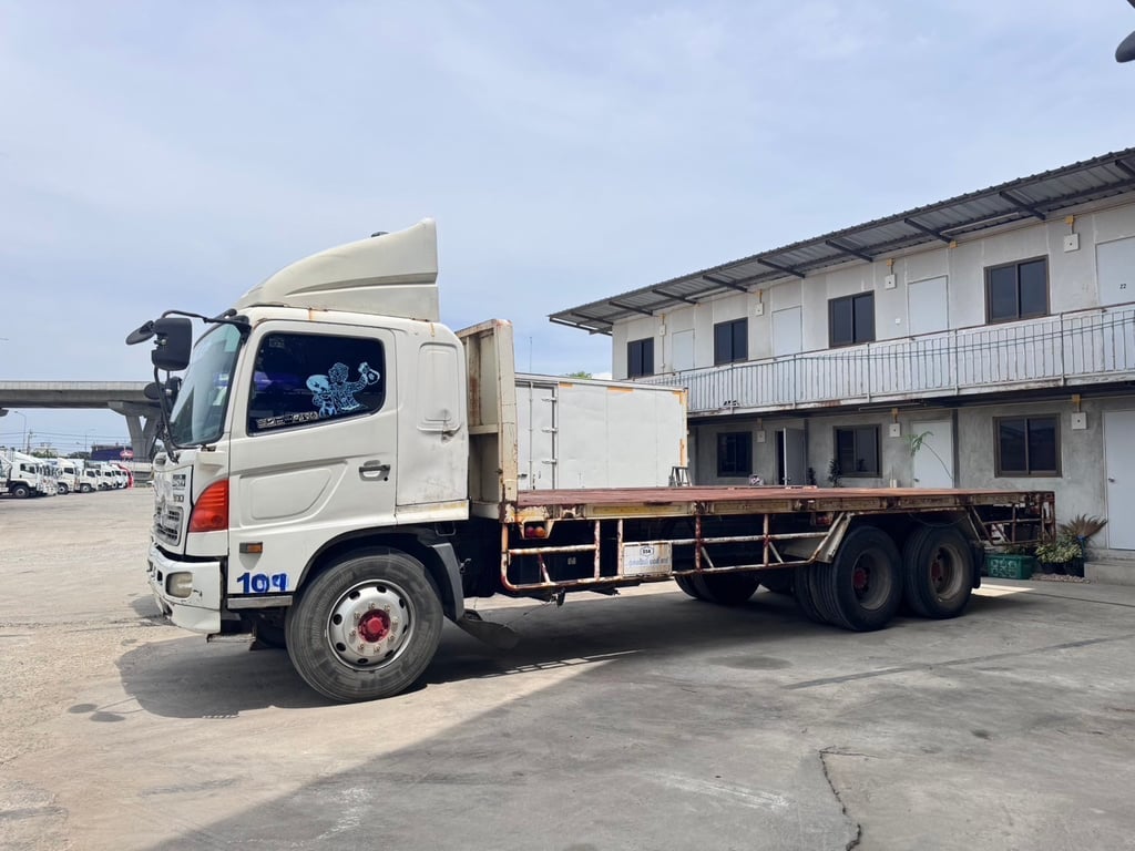 10 ล้อ พื้นเรียบ HINO 212 ปี 53 