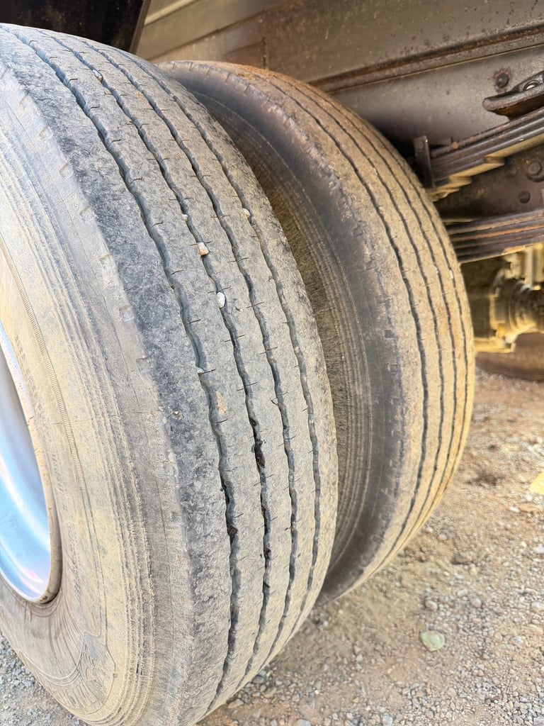 Hino 6 ล้อ 175 แรง ดั้มพ์ 3คิว 