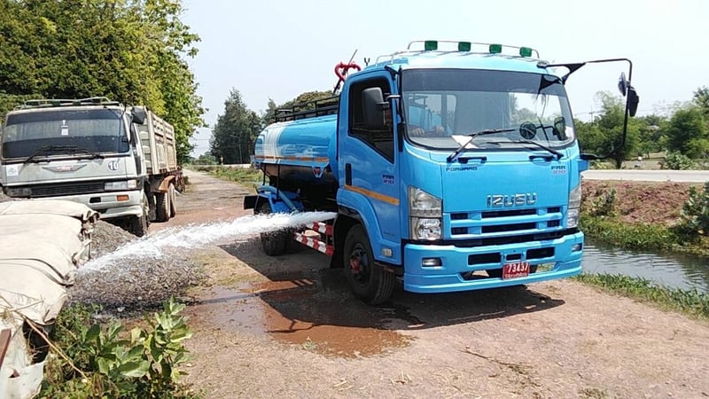 Isuzu FRR210 6 ล้อ รถน้ำ ปี 53 รถน้ำ 6,000 ลิตร Isuzu FRR210 6 ล้อ รถน้ำ ปี 53 รถน้ำ 6,000 ลิตร