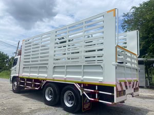 Hino FM8J 10ล้อ 2 เพลา กระบะคอกสูง (มีชุดปากลำโพงท้าย) 