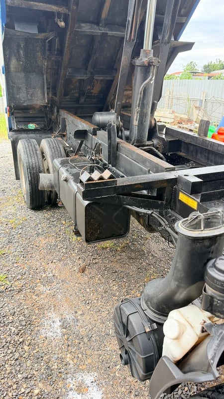 Isuzu 6 ล้อ  NPR150 แรง ปี 57 