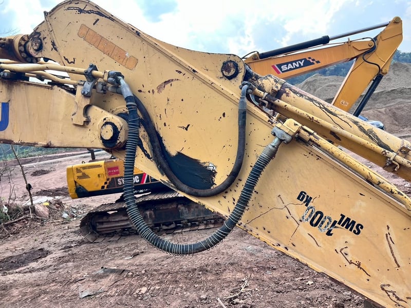 KOMATSU 210-8 mo กล้องหลัง ไฟฟ้าครบ รถพร้อมทำงาน เอกสารเล่มทะเบียน 