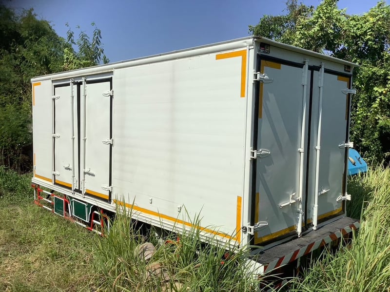 ตู้แห้ง 4 บาน (เมก้า) ยาว5.8 รวมบันได ราคา 150,000 บาท ตู้แห้ง 4 บาน (เมก้า) ยาว5.8 รวมบันได ราคา 150,000 บาท