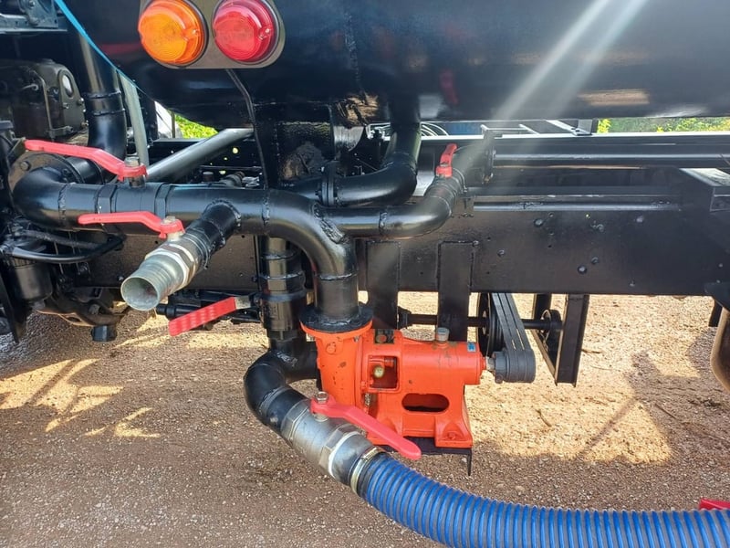 มิตซู 6 ล้อ FK458(195แรง)เพลาบุ๋มปี 49  รถน้ำ 6,000 ลิตร