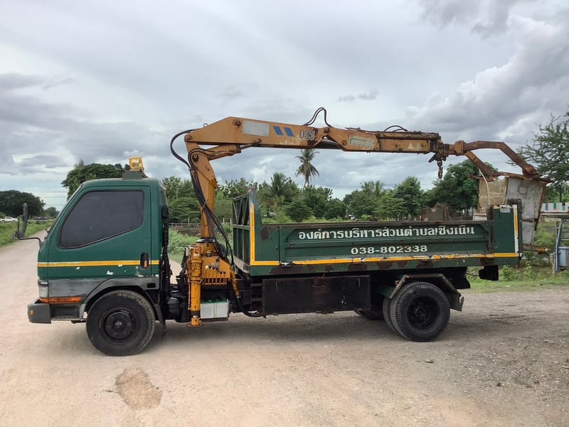 มิตซู 6 ล้อดั้ม 130 แรง กระเช้า ยูโร2 ปี 45  ราคา 290,000 บาทบาท 