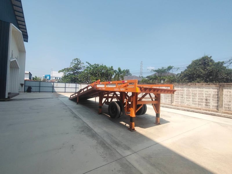 สะพานโหลดรับน้ำหนักได้10ตัน  กว้าง2.2เมตรความยาว11-12เมตรถ้าพับคือ4เมตร