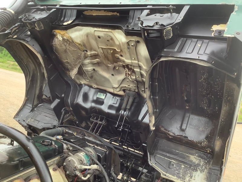 มิตซู 6 ล้อดั้ม 130 แรง กระเช้า ยูโร2 ปี 45  ราคา 290,000 บาทบาท 