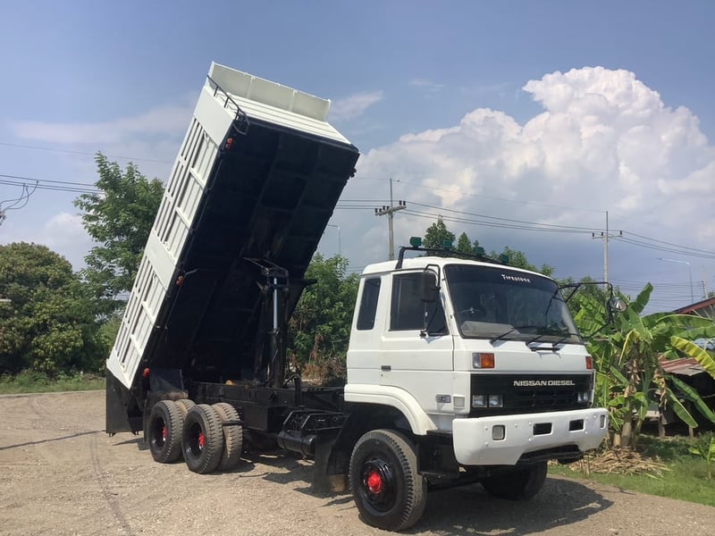 Nissan 10ล้อ UD230แรง ดั้มพ์สามมิตร (2เพลา)ปี 44 Nissan 10ล้อ UD230แรง ดั้มพ์สามมิตร (2เพลา)ปี 44