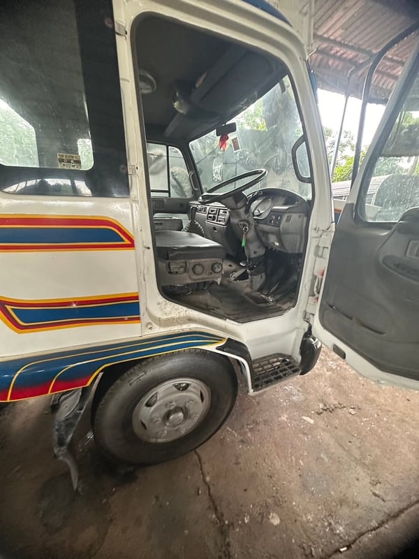 Nissan 6 ล้อเครน 7 ตัน  ราคา  550,000