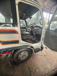 Nissan 6 ล้อเครน 7 ตัน  ราคา  550,000