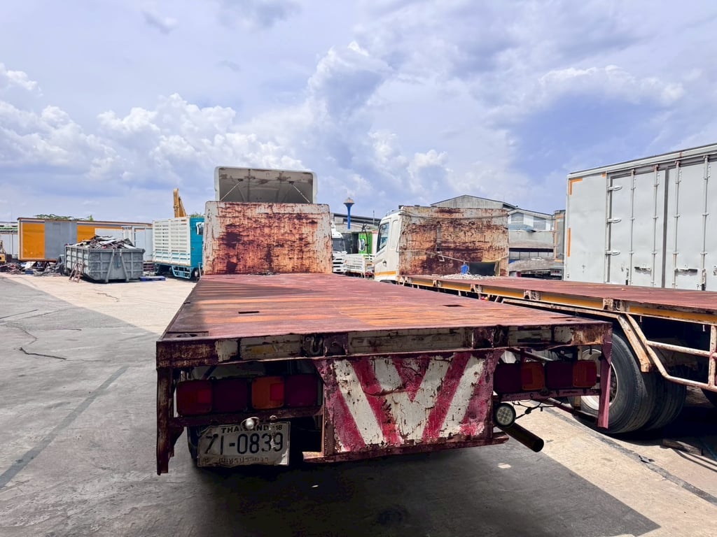 10 ล้อ พื้นเรียบ HINO 212 ปี 53 