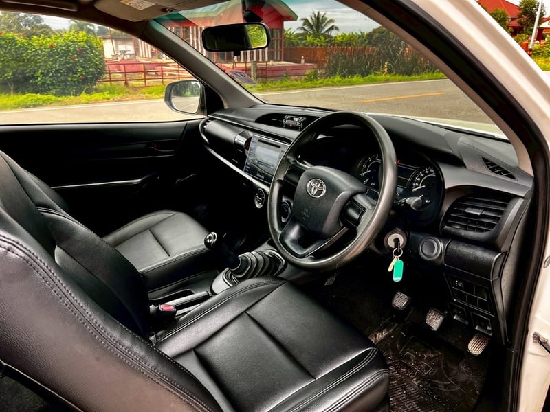 Toyota REVO 2.4 ปี 2016  รถสวยๆ  เล่มพร้อมโอน 