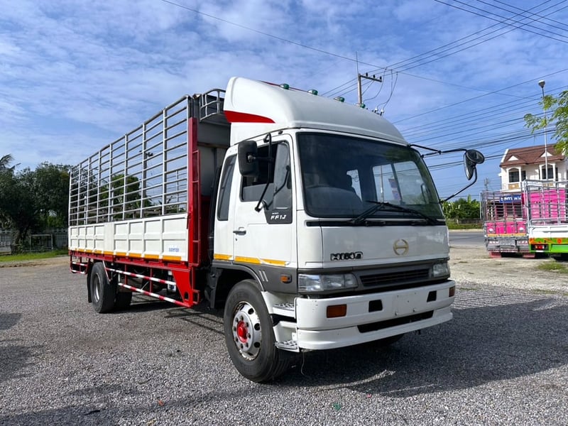HINO  FF1J ปี43 ยาว 7.20 เมตร  รถบรรทุก 6ล้อ กระบะคอกสูง