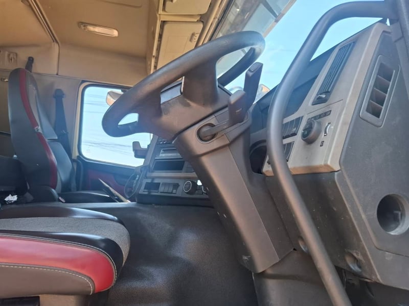 หัวลาก 10 ล้อ VOLVO 440 แรง ปี 58  ยกล้อ ถุงลม 