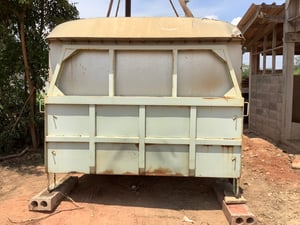 คอก ยาว 4.4 เมตร กว้าง 2.45 เมตร คัดสี่ 86 เซนต์ ราคา 40,000 บาท 