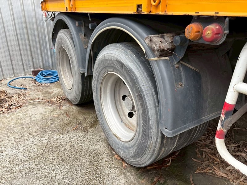 ลูกพ่วงพื้นเรียบ 3เพลาปี 57, 59 ยาว 7.45 ม. กว้าง 2.5 ม. 