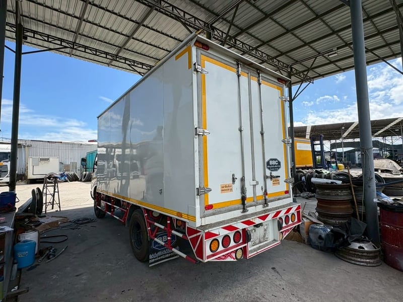 HINO XZU 136 ปี 53 ตู้2บาน 