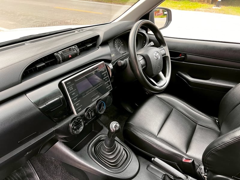 Toyota REVO 2.4 ปี 2016  รถสวยๆ  เล่มพร้อมโอน 