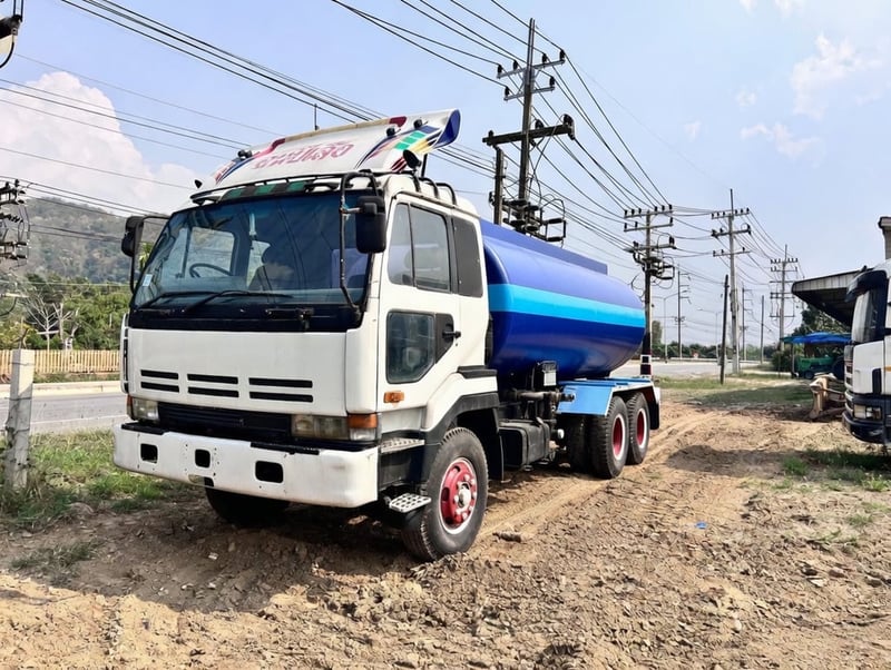 รถบรรทุกน้ำ NISSAN เครื่อง 225 แรง สองเพลา ปี 34 รถบรรทุกน้ำ NISSAN เครื่อง 225 แรง สองเพลา ปี 34