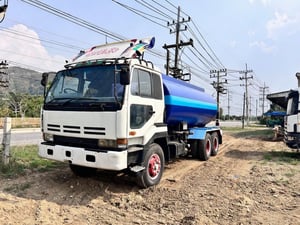 รถบรรทุกน้ำ NISSAN เครื่อง 225 แรง สองเพลา ปี 34 รถบรรทุกน้ำ NISSAN เครื่อง 225 แรง สองเพลา ปี 34