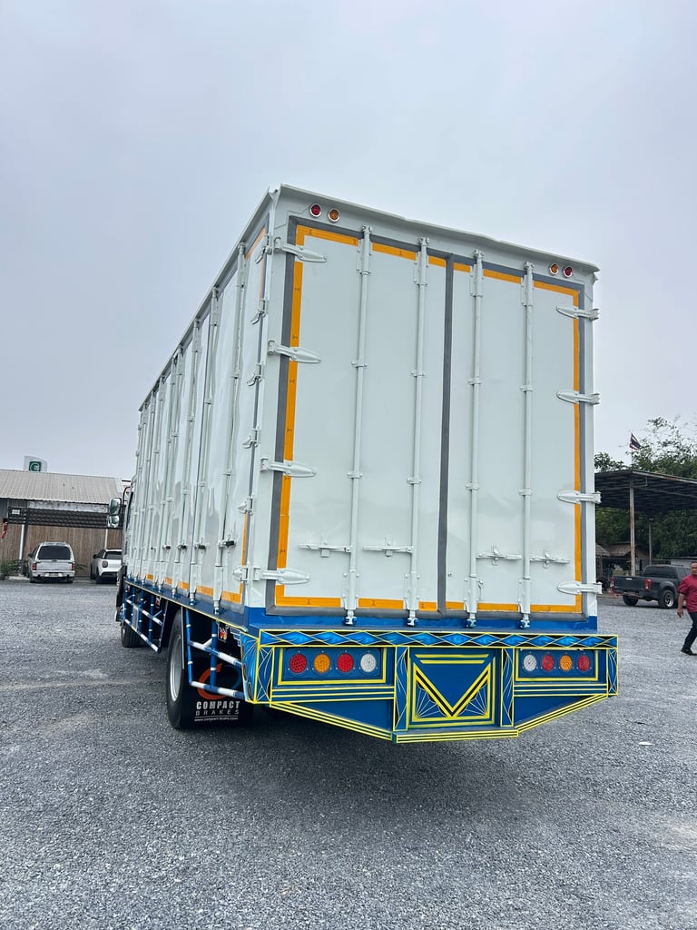 ISUZUรุ่นFTRเครือง240 ปี57 ตู้ทึบยาว7.5เมตร