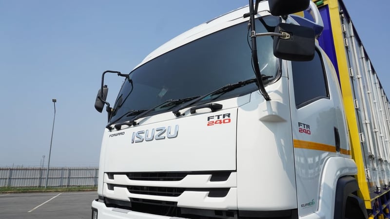 Isuzu FTR240 ปี65 ตู้ 10 บาน ยาว 7.6 ม.
