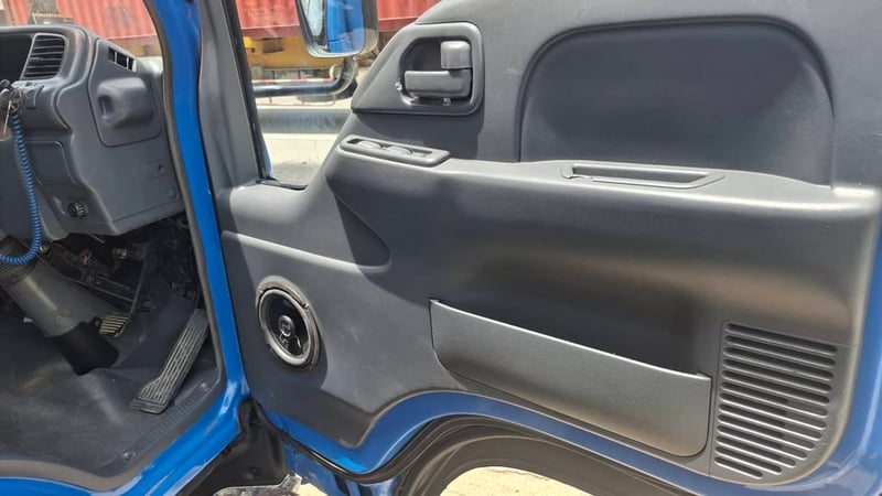Isuzu NKR รถปี48 มีลิฟท้าย กระบะยาว3.50 ม. กระบะกว้าง 1.84 ม. Isuzu NKR รถปี48 มีลิฟท้าย กระบะยาว3.50 ม. กระบะกว้าง 1.84 ม.