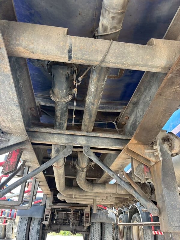 หางแท็งค์น้ำมัน 2 เพลา ปี40 ราคา 250,000 บาท 