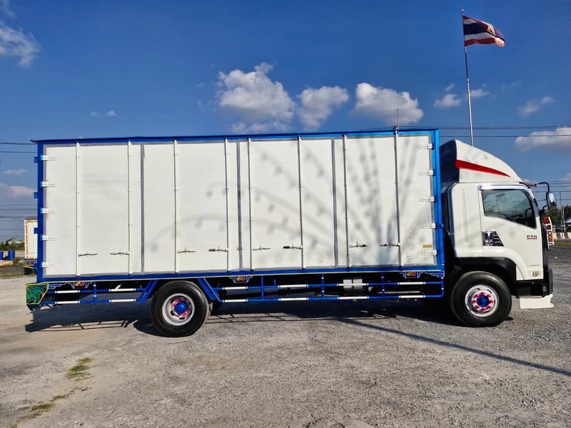 lSUZU FTR240 ปี54 ตู้ทึบ ยาว 7.5 เมตร lSUZU FTR240 ปี54 ตู้ทึบ ยาว 7.5 เมตร
