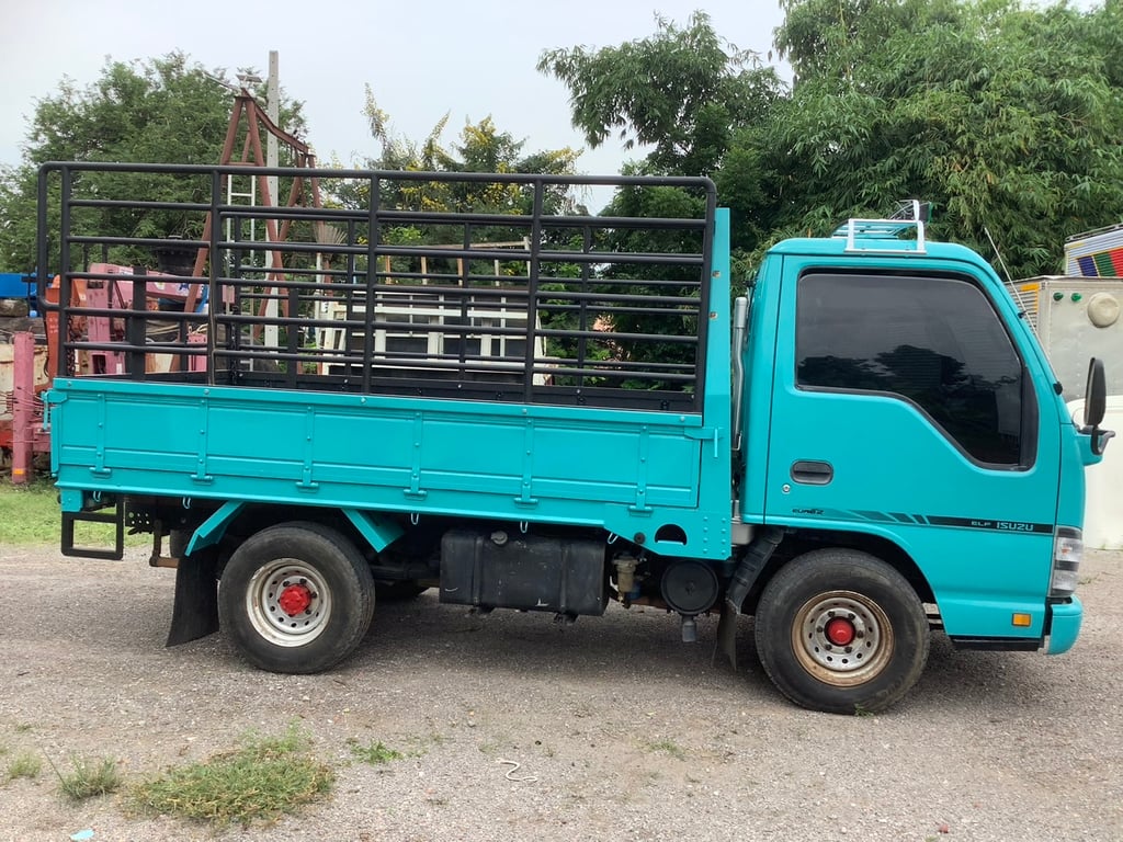 Isuzu 4 ล้อ NKR100แรง คอก ปี51 ราคา 295,000 บาท