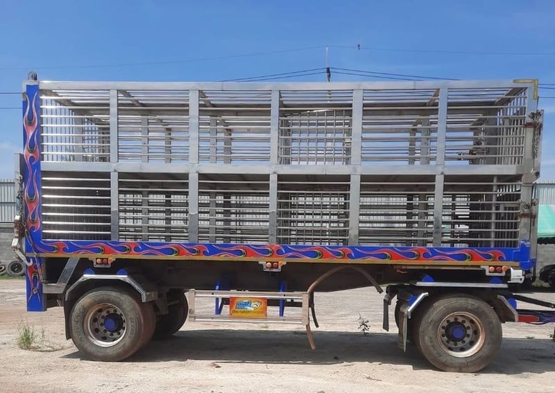 คอกหมู ยาว 6.5 เมตร แสตนเลสทั้งหมด ท้ายลิฟต์ ปี61 