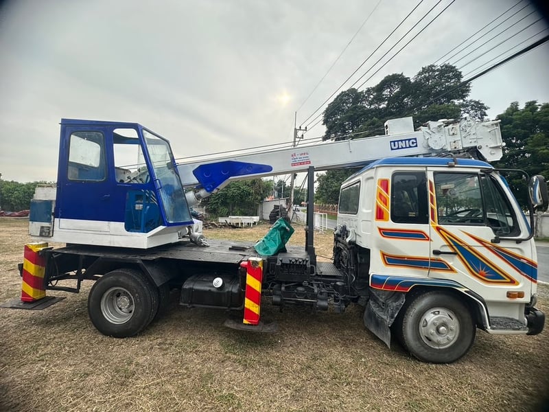 Nissan 6 ล้อเครน 7 ตัน  ราคา  550,000