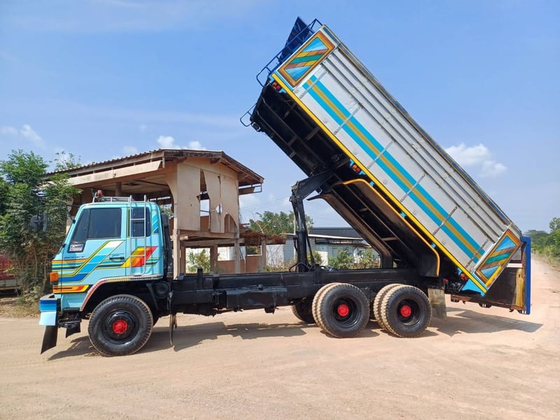 Isuzu Rocy 10 ล้อดั้มพ์ (2เพลา) 195แรง ปี41 