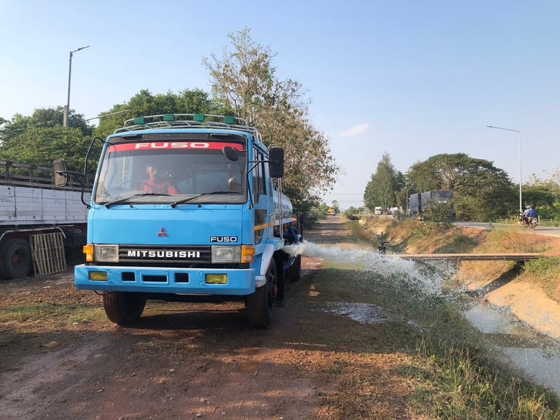 มิตซู 6 ล้อ FK458(195แรง)เพลาบุ๋มปี 49  รถน้ำ 6,000 ลิตร