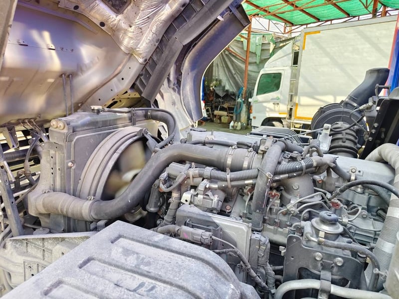 ISUZU FTR 240 ปี2565 ตู้ 10 บาน ISUZU FTR 240 ปี2565 ตู้ 10 บาน