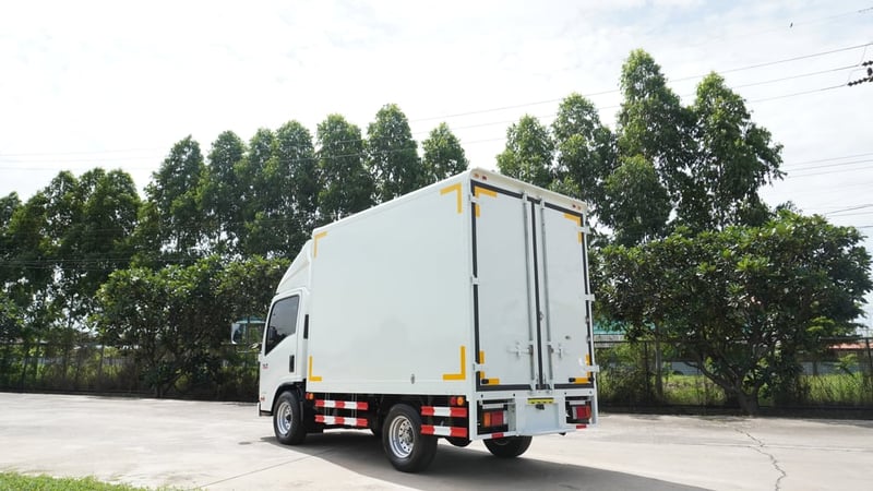 ISUZU NLR130 ปี57 ตู้ทึบ