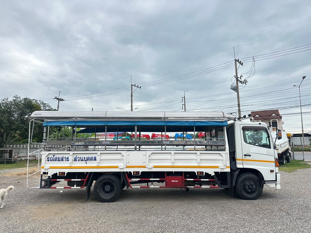 Hino mega 500 ปี57 รถสองแถว กระบะยาว 5.60เมตร Hino mega 500 ปี57 รถสองแถว กระบะยาว 5.60เมตร