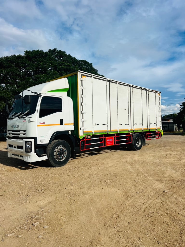 ISUZU FTR240 รถบรรทุก 6ล้อ ตู้แห้ง ปี 63 ISUZU FTR240 รถบรรทุก 6ล้อ ตู้แห้ง ปี 63