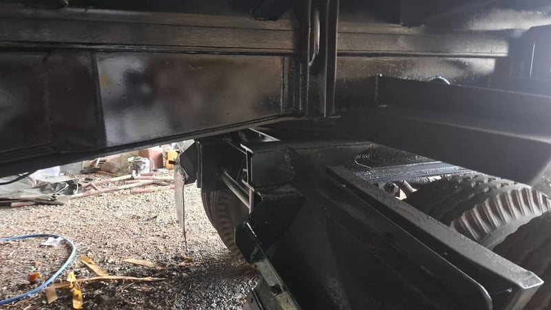 หางลูกพ่วงดั้มพ์สามมิตร 2เพลา ปี48 ราคา 180,000 บาท 